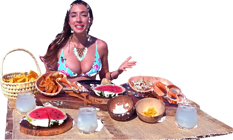 Mesa del picnic gourmet en medio del mar Sisal